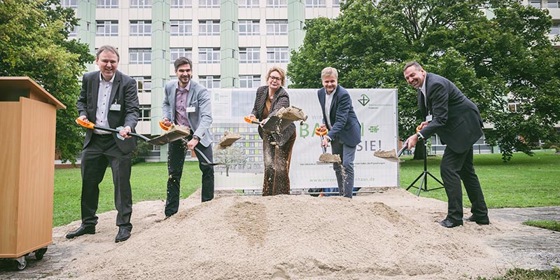 Spatenstich Direktorium und Sozialministerin Behrens