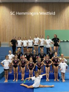Vinzenz unterstützt Leistungsturnerinnen des SC Hemmingen-Westerfeld