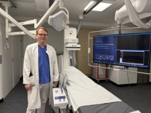 Chefarzt Dr. Christian Zellerhoff im neuen Herzkatheterlabor